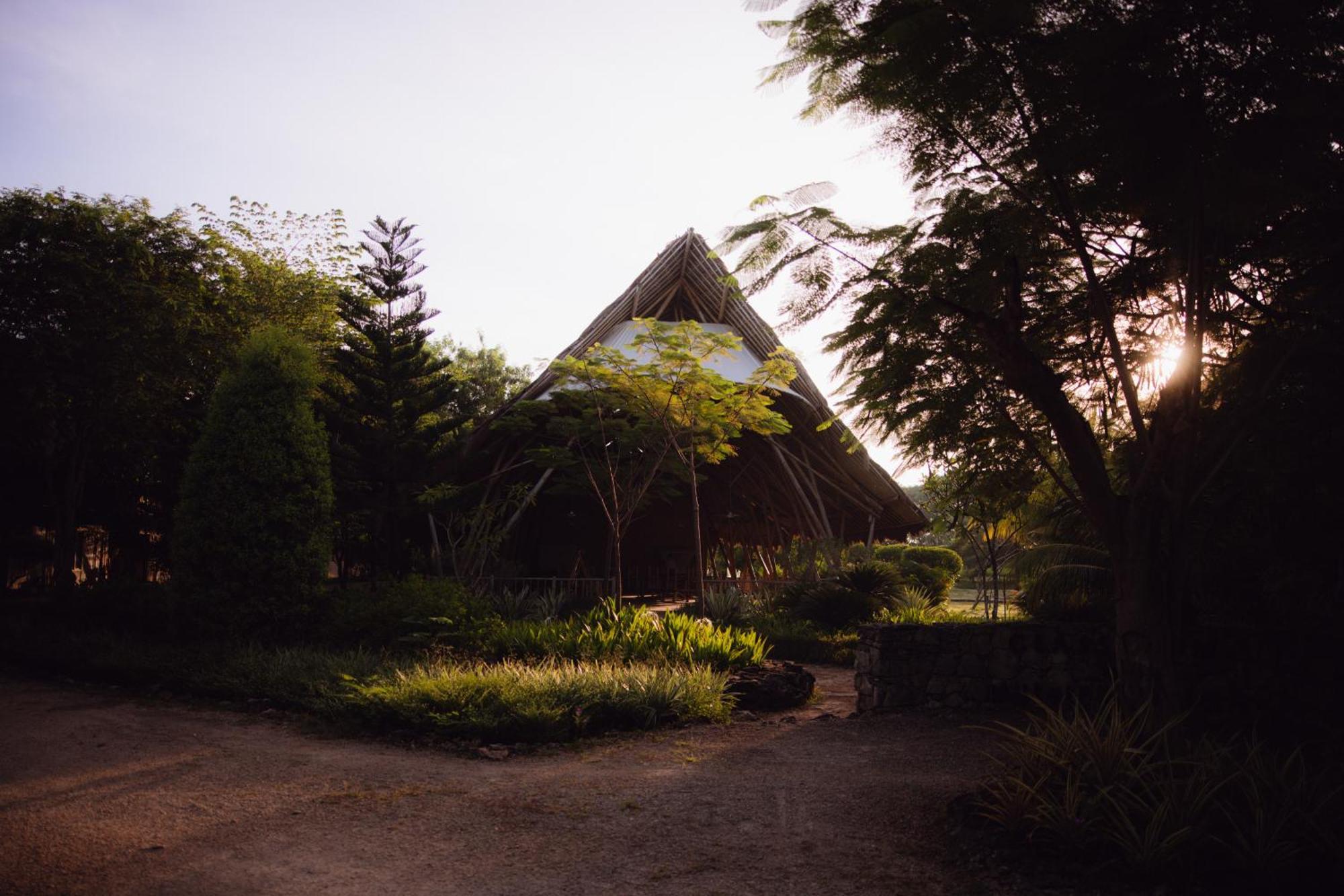 Maringi Sumba By The Sumba Hospitality Foundation Waikelo Exterior photo